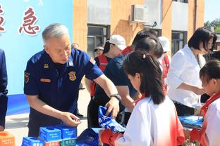 镜报：凯恩妻子凯特正计划在德国组织新一季的欧洲杯太太团活动